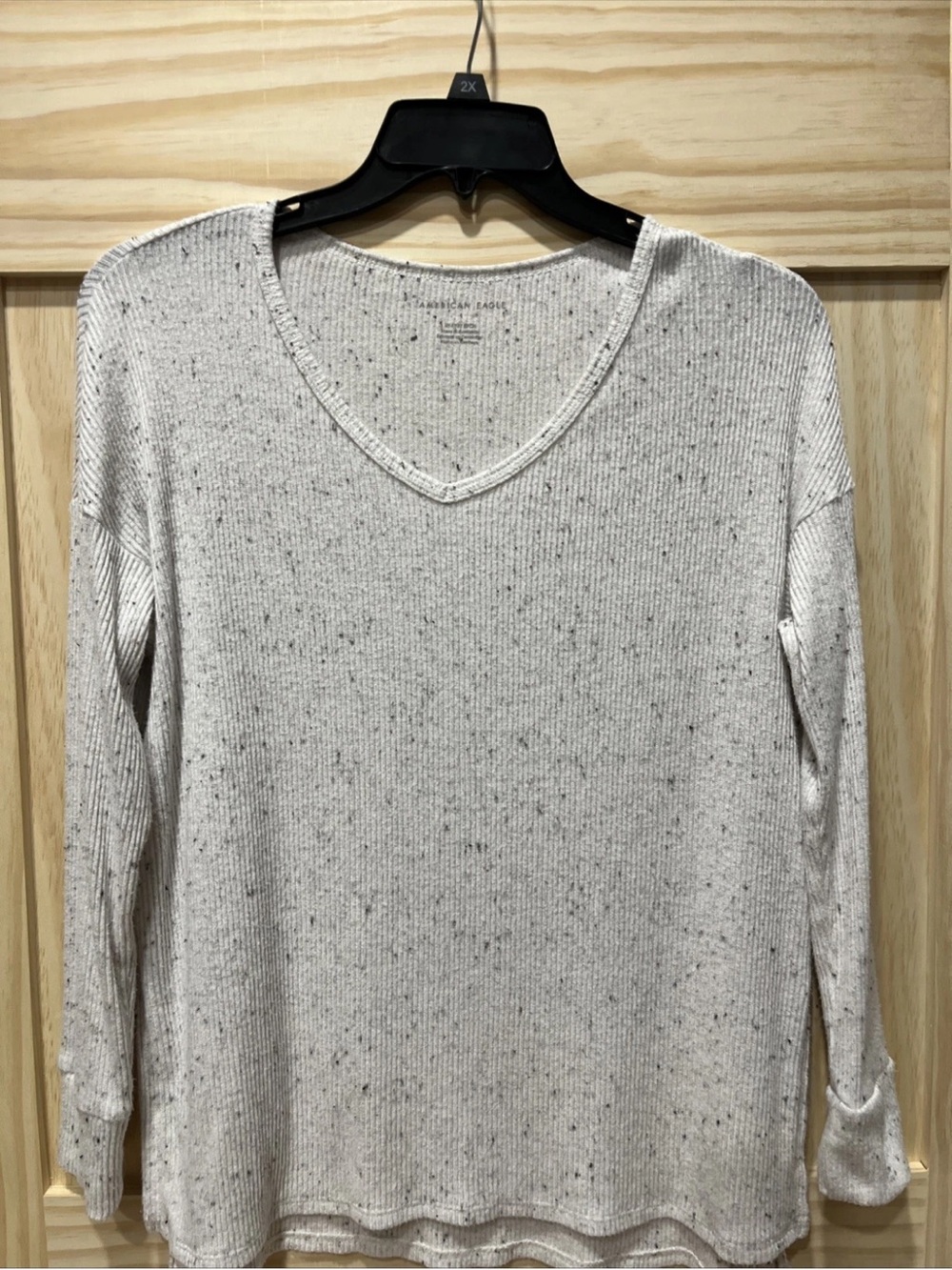 Women’s V-Neck Speckled Long Sleeve Tee - Light Heathered White